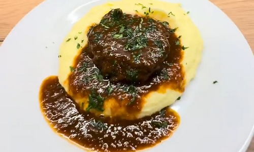 Hovězí kližka na červeném víně