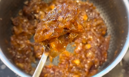 Karamelizovaná cibulka