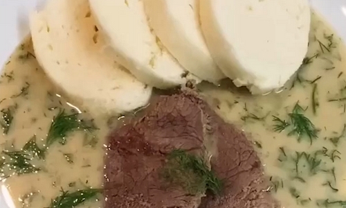 Koprová omáčka s hovězím masem