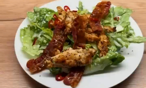 Letní salát s kuřecím masem