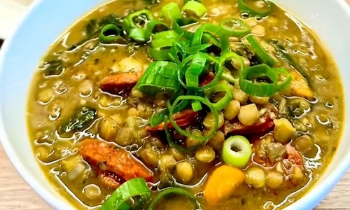 Podzimní polévka ze zelené čočky