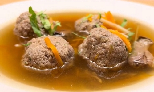 Pomalu tažená polévka z hovězí oháňky