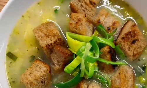 Rychlá pórková polévka s krutony