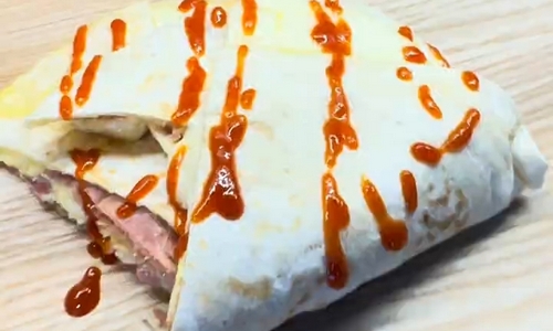 Rychlá tortilla se šunkou, vejcem a sýrem