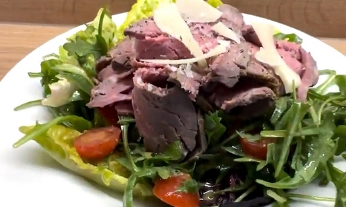 Salát s roastbeefem