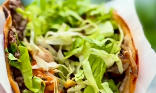 Smash tortilla burger