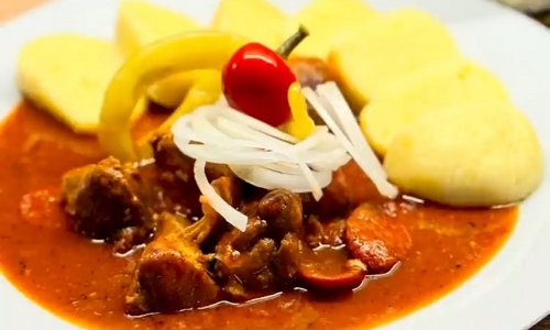 Vepřový guláš s klobásou