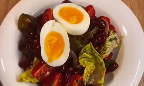 Fazolový salát s vejcem