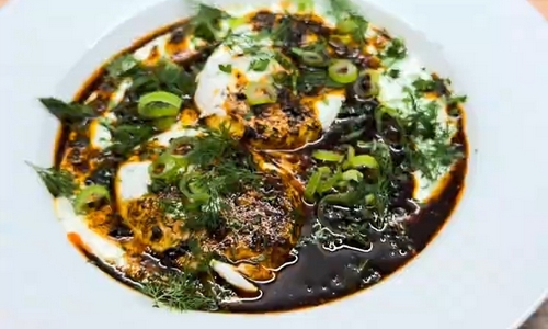 Çilbir - turecká vejce