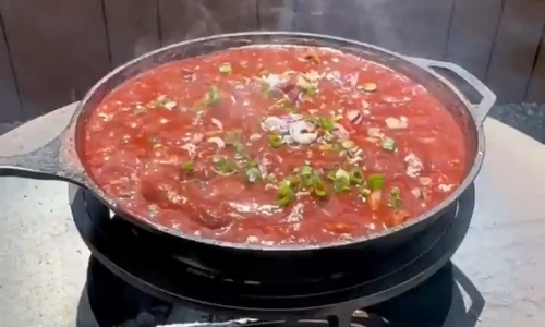 Špekáčky na černém pivě na grilu