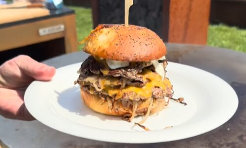 Smash burger na cortenovém grilu