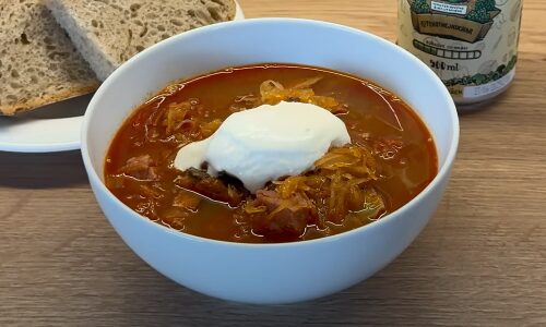 Poctivá kapustnica s paprikovým olejem