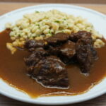 Kančí krkovice na jalovci